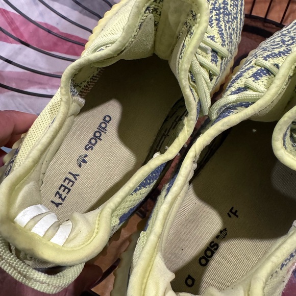 Yeezy 350 men’s size 11 Yellow and Blue Sneakers - Picture 7 of 8